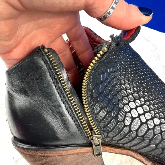 🚫SOLD! |•FREEBIRD🦅BY STEVEN•| GORGEOUS DETROIT Black Snake Booties Size 10 - Picture 11 of 16